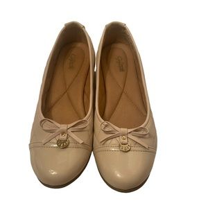 Jacklyn Smith Shoes Cream Flat Size 9